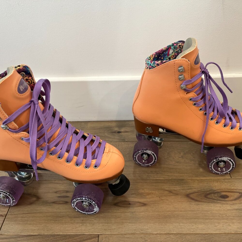Moxi Beach Bunny Roller Skates, Peach Blanket, Size 7 (fits like 8), like new - Picture 7 of 14